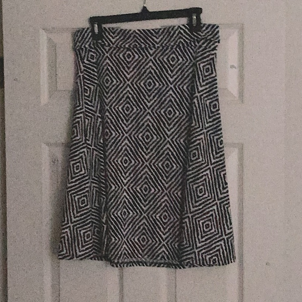 Black and white flirty skirt